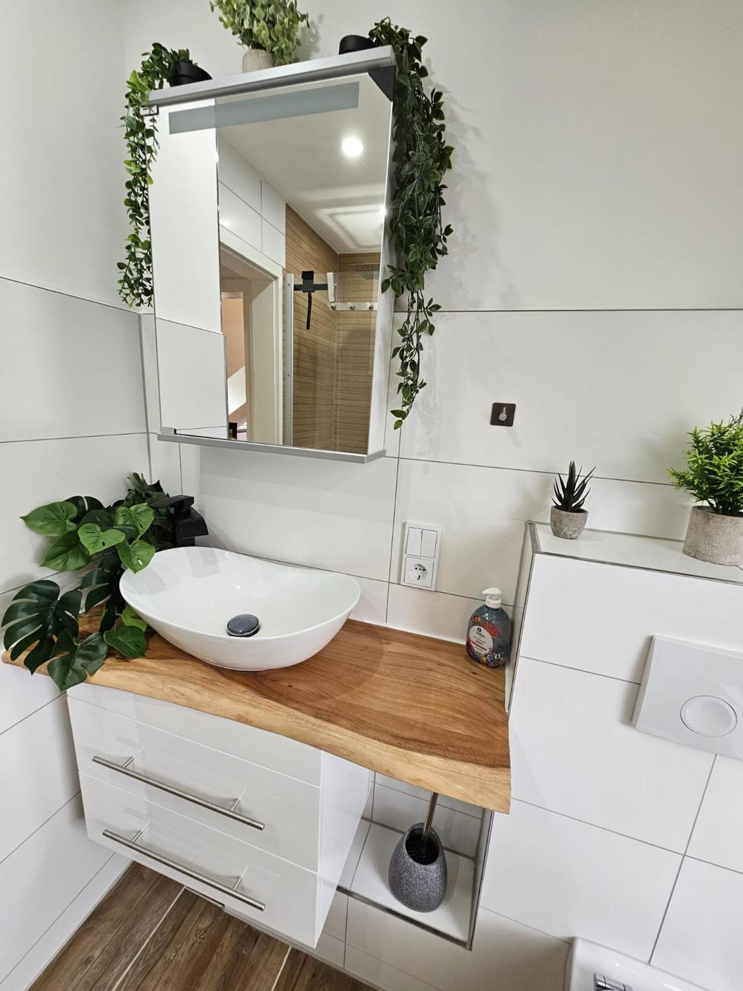 Tautraum Suite Mit Whirlpool Und Gruenem Ausblick Wilhelmshaven Eksteriør billede